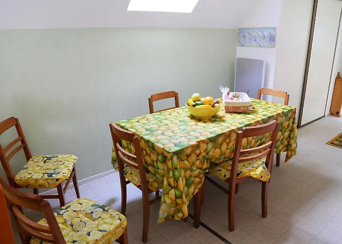 Apartment Les Marmottes By Interhome